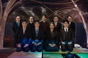 [Top row from left:] Masatake Wakana (President, Kyoto Station Building Development Co., Ltd.), Seiji Kawajiri (Donor of “KIWA”), Ryotaro Muramatsu (Creator of “KIWA”), Koji Matsui (Mayor of Kyoto), Masao Yokoi (Cultural Strategy Officer and Policy Divisi