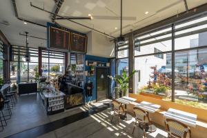 Coffee House Playlisting for Coffee Cultures
