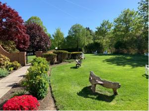 South Lawn at the Southampton Inn (Photo Credit: Southampton Inn)