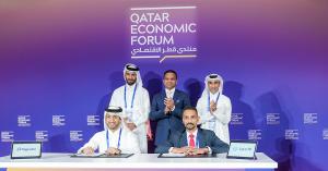 Adeeb Ahamed, MD of LuLu Financial Holdings; Jassim Al-Ansari, Chairman of PayLater; and COO Bassam Al-Ibrahim look on as LuLuFin VP – Business Transformation Joseph Cleetus and PayLater MD Mohammed Al-Delaimi sign the agreement