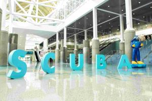 Three D Sign inhttps://www.einpresswire.com/press-releases/ lobby of Long Beach Convention Center spelling out Scuba
