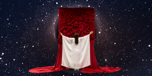 Elena Brovelli in white robe, embracing her Portal Elena – Opera Viva during a silent performance.