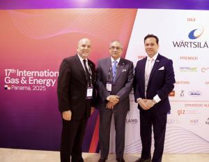 Miguel Zabala-Bishop (left), CEO of IGEF; Panama’s Secretary of Energy, Juan Manuel Urriola; and SFLCT Chairman, Fernando C. Hernandez