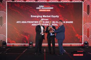 Ruchir Desai and Peter de Vries of Asia Frontier Capital receive the AsianInvestor Award