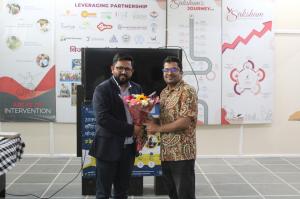 Aniket Yadav, IICSR felicitating Praveen Karn, Spark Minda