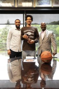 Basketball Star Davion Thompson Signs Endorsement Deal with Bell’s Master Blend Sauces for Exclusive “DT3 Hot BBQ Fusion” Buffalo Wing Sauce DT3 Hot BBQ Fusion Sauce