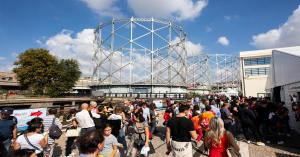 Crowds explore Maker FaireRome at Rome’s iconic Gazometro under sunny skies.