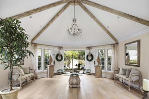 Swan Manor |1 Swan Place, Nissequogue, Gold Coast, New York - 4