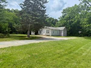 4 BR/2 BA home on 3.8± acres in Spotsylvania County, VA. The home measures 1,733± gross sf., and features a kitchen (no appliances), family room, living room, dining room, attic. Hardwood flooring & various others types of flooring; no carpet. covered front porch.