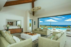 Casa Alba Indoor-Outdoor Living