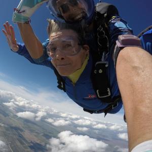 23347985 carolinesederbaum5 skydiving