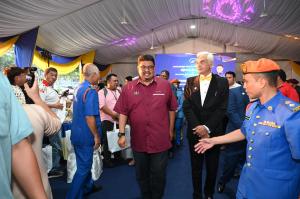 CM and CEO walking