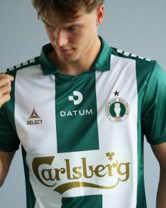 Noah Engell wearing the AB 2025/26 Kit