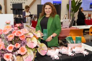 Graduate Teresa Labrada, owner of JULIETA Diseño e Innovación Floral.
