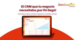 Imagen promocional de SmartLead CRM mostrando una interfaz en una tablet con un gráfico de crecimiento de ingresos, acompañada del texto “El CRM que tu negocio necesitaba ¡por fin llegó!” y el logotipo de SmartLead CRM by Atom Soluciones.