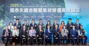 Cathay FHC Advances Sustainability Frontiers at 2025 Cathay Sustainable Finance and Climate Change Summit 13 group photo Cathay summit 2025