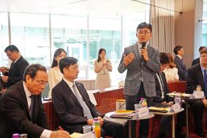 GBSA President Hyun-gon Kim explains the success factors of Pangyo Techno Valley to Vietnamese delegates