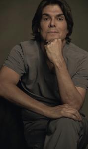 Dr. Roberto Tostado