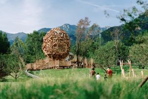Nest-inspired tower_Photo by Silver Salt Photo Studio (Courtesy of Aranya Wuling Mountain)