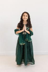Eliana Fernandez - speaker and author of Your 12 Superpowers book