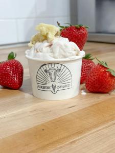 Strawberry Isce Cream Country Creamery