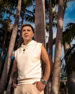 Markos D1 delivers his English-language breakthrough anthem "Single Again."