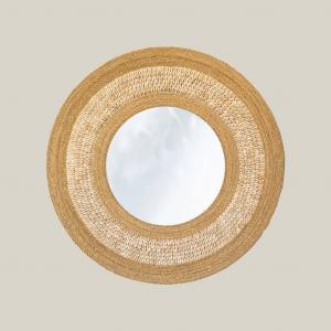 Big wall mirror adds depth to Dubai entryway design