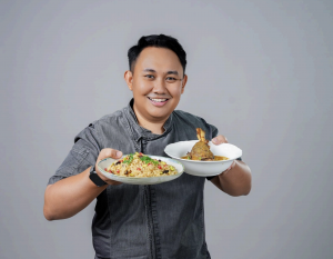 A seasoned culinary innovator with over 12 years in the F&B industry.