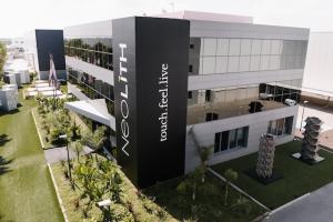 23672201 neolith touch feel live