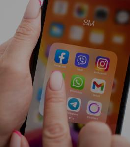 Pointing to Instagram icon. Social media folder on screen