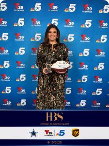 Ruth Villalonga, Founder & CEO Villa Communications receives Hispanic Business Entrepreneur Award from Telemundo 39/NBC5, Dallas Cowboys and UPS