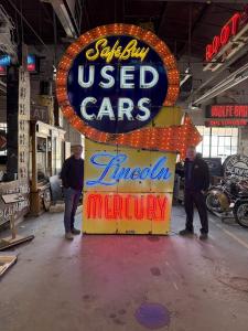 Lincoln Mercury neon sign