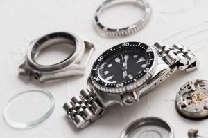 Luxury men wrist watch with watch parts