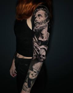 International tattoo artist Cihan Deniz has captured widespread attention in the United States by winning 15 awards in a short period of time at various tattoo competitions