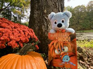 New Children's Halloween Book : BLUE HEARS a MOO! I'm Not Scared...Are You?