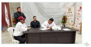 GrainChain Expands into Guatemala, Bringing Digital Transformation to the Coffee Sector Signing partnership agreement between FECCEG and GRAINCHAIN in Guatemala.