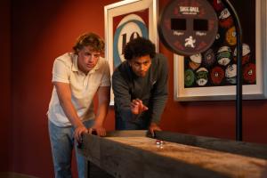 Shuffleboard_players