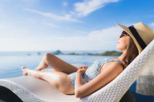 En la actualidad, cada vez más personas eligen visitar destinos que les ayuden a alejarse del estrés, a reconectar con su cuerpo y mente y a regresar renovadas, convirtiendo los viajes de bienestar en una necesidad, más que en una simple tendencia cozumel_wellness_package
