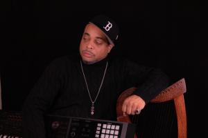 Lo-fi producer and multi-instrumentalist Hyp is reshaping the landscape of progressive instrumental music with a signature style he calls “Prog LoFi Lo-Fi Producer and Multi-Instrumentalist Hyp with Keyboard and Harp