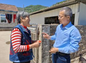 Company executives visited the homes of underprivileged students