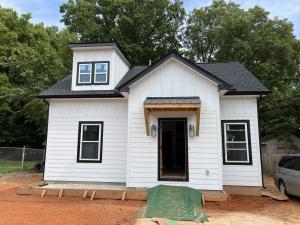 Hatch Homes Receives 2024 James Hardie President’s Club Award for Siding Excellence in Charlotte, NC 15 New Construction Featuring White James Hardie Siding
