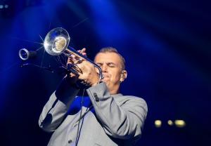 Carl Fischer performing live as a part of the Billy Joel Band