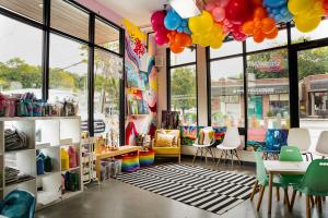 Honest Art - Interior