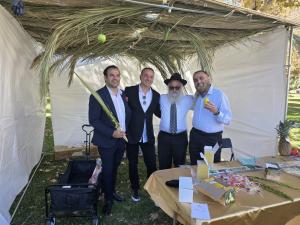 In a groundbreaking cultural collaboration, 90210 Enterprise, in partnership with Simin Tehrani Royal TV and Mehragan Festival founder Simin Tehrani, proudly hosted a historic celebration uniting different cultures and faiths with a focus on Persian and Jewish communities under the banner of unity, gratitude, and love The History and Meaning of the Sukkah Ceremony