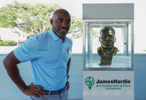 Ronde Barber at JHI with Hall of Fame bust