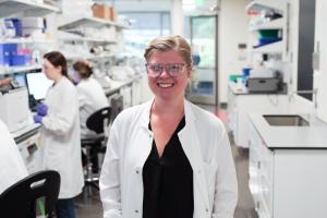  One of the lead authors of the study, Claire Gustafson, in the lab. Credit: Allen Institute