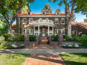 3309E7thAveFrontExterior2