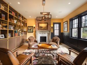 3309E7thAveLibrary3