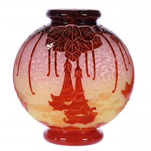 Charles Schneider French cameo art glass vase signed La Verre Français, marked Charder, having pink, yellow and white mottled ground and daturas overlay. Estimate: $2,000-$3,000.