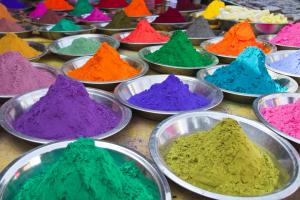 The global organic pigments market is poised for substantial growth in the coming years, primarily fueled by increasing demand from the pharmaceuticals and plastic packaging industries Organic Pigments Market, by End Use Industry
